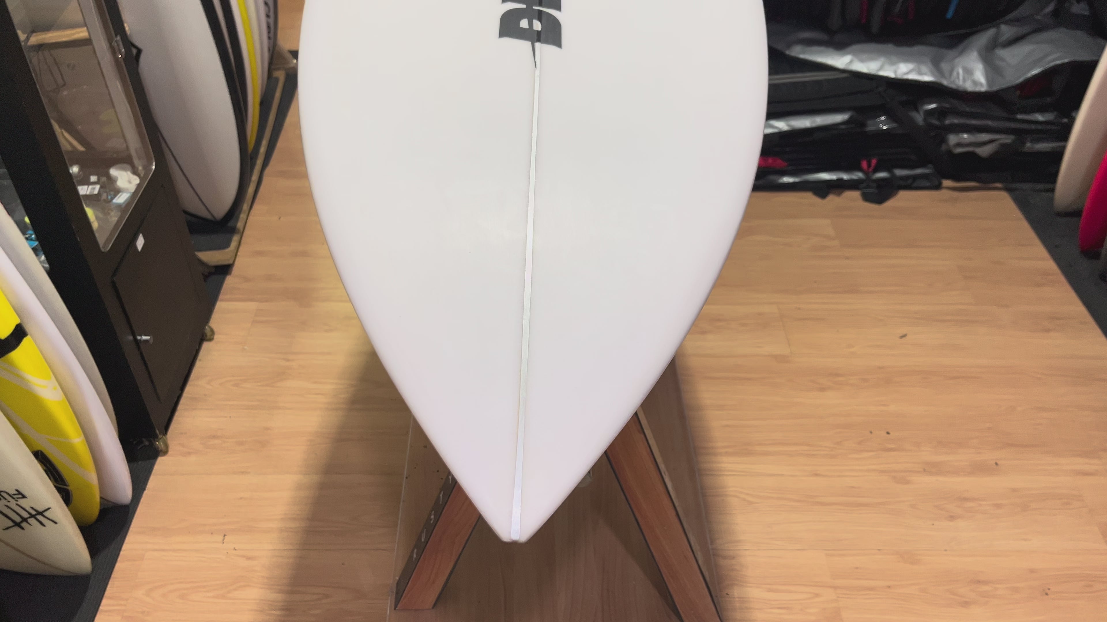 SALE＜新品・送料込み＞DHD 5.6 MF ECLIPSE 　D-0009 40%OFF 新春セール】dhd サーフボード エクリプス サーフィン ショート